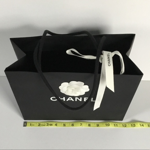 CHANEL - Picture 14 of 16